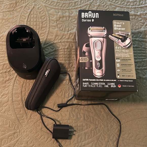 Series 9 Men's Electric Shaver - Silver - Picture 7 of 16